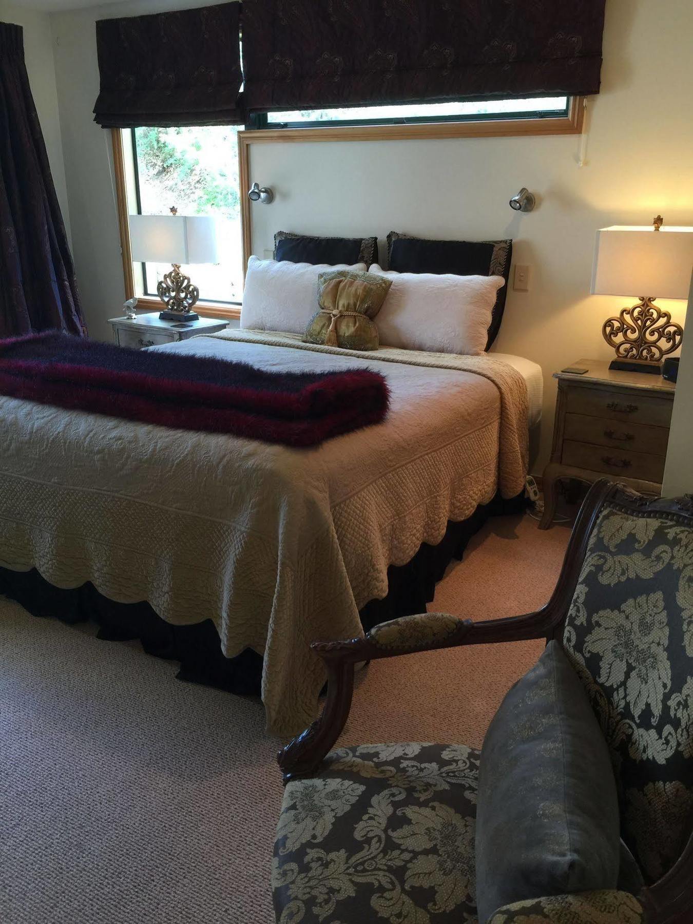 The Flying Trout Boutique Lodge Таупо Екстериор снимка