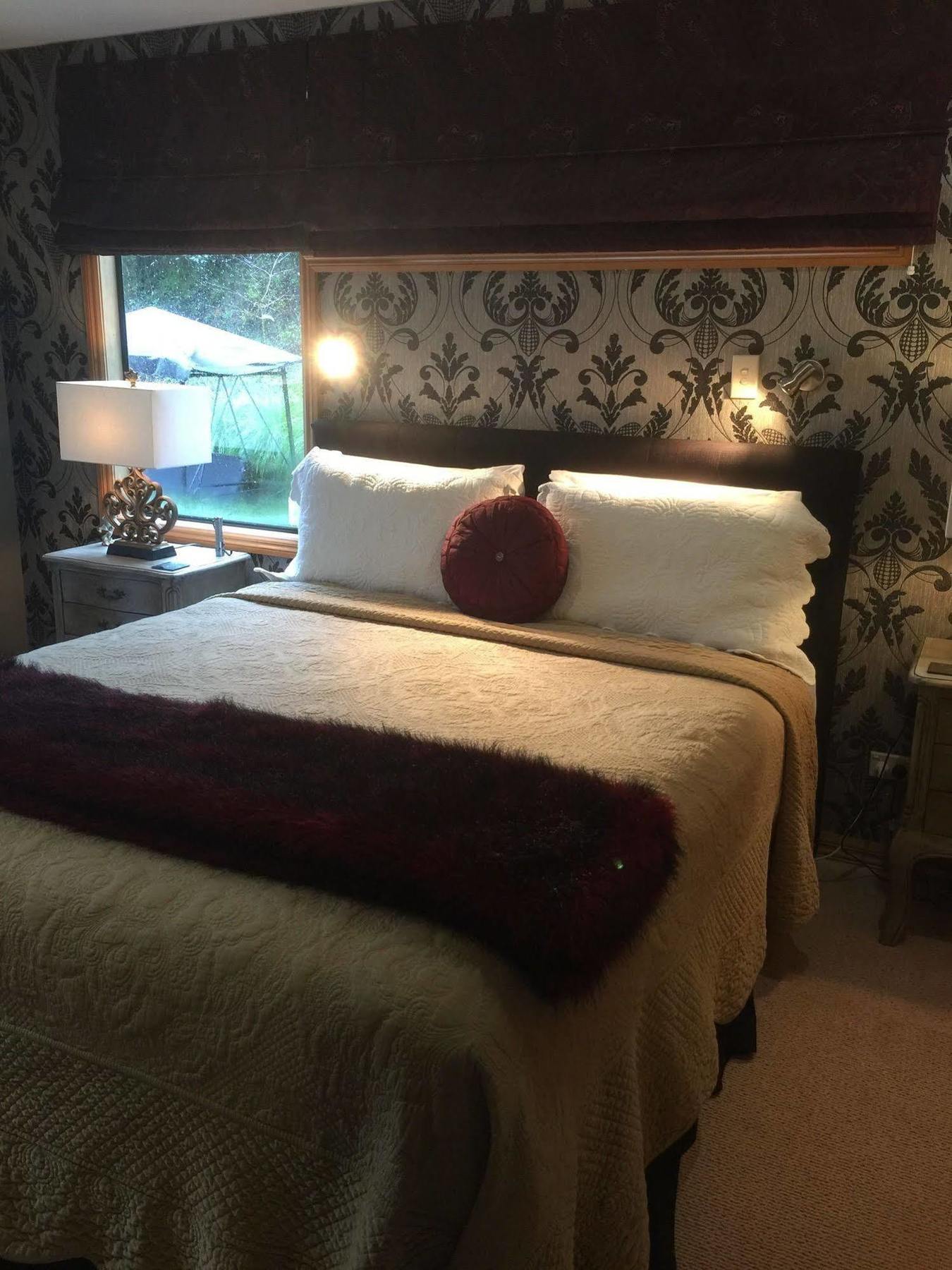 The Flying Trout Boutique Lodge Таупо Екстериор снимка