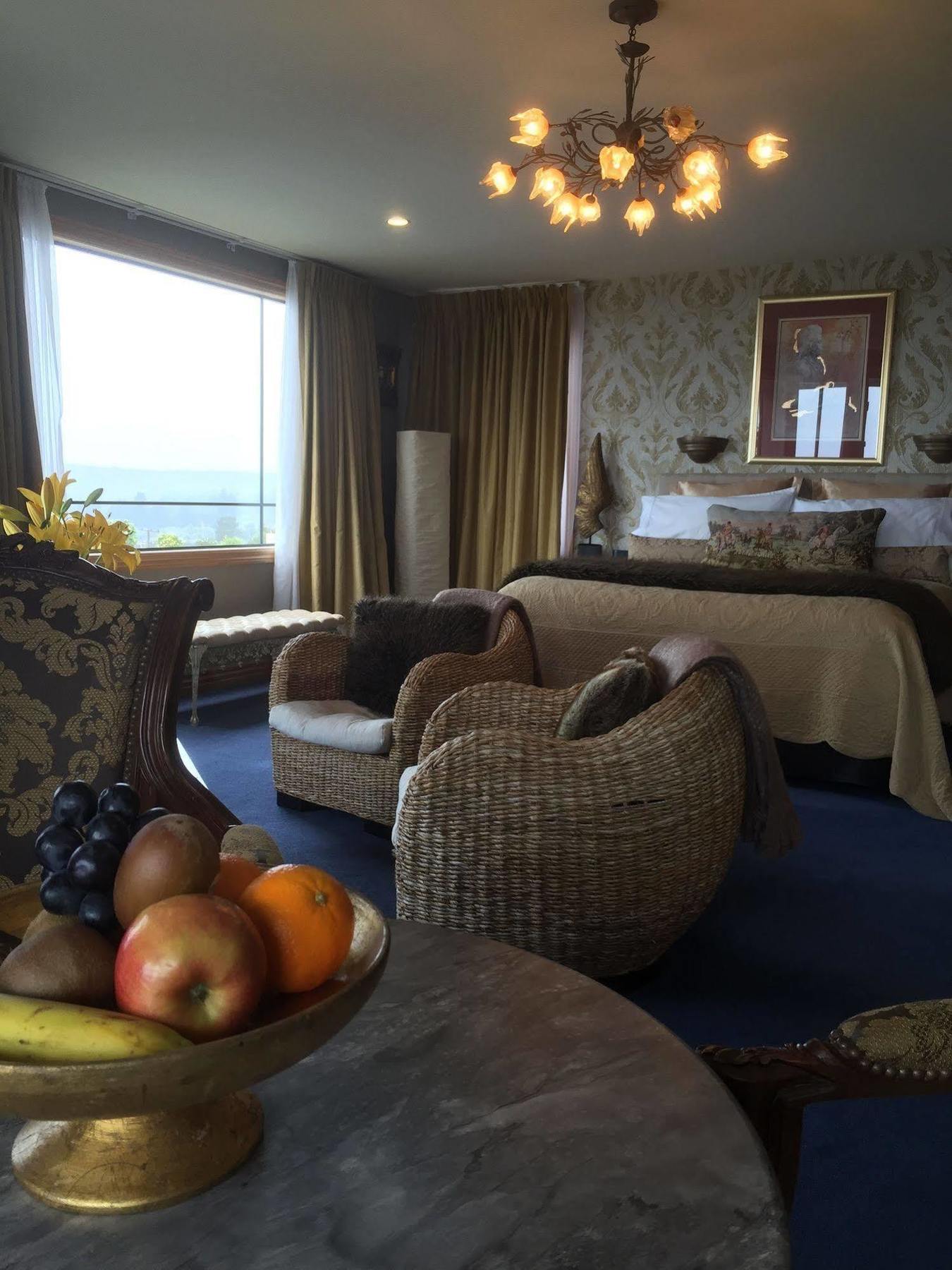 The Flying Trout Boutique Lodge Таупо Екстериор снимка