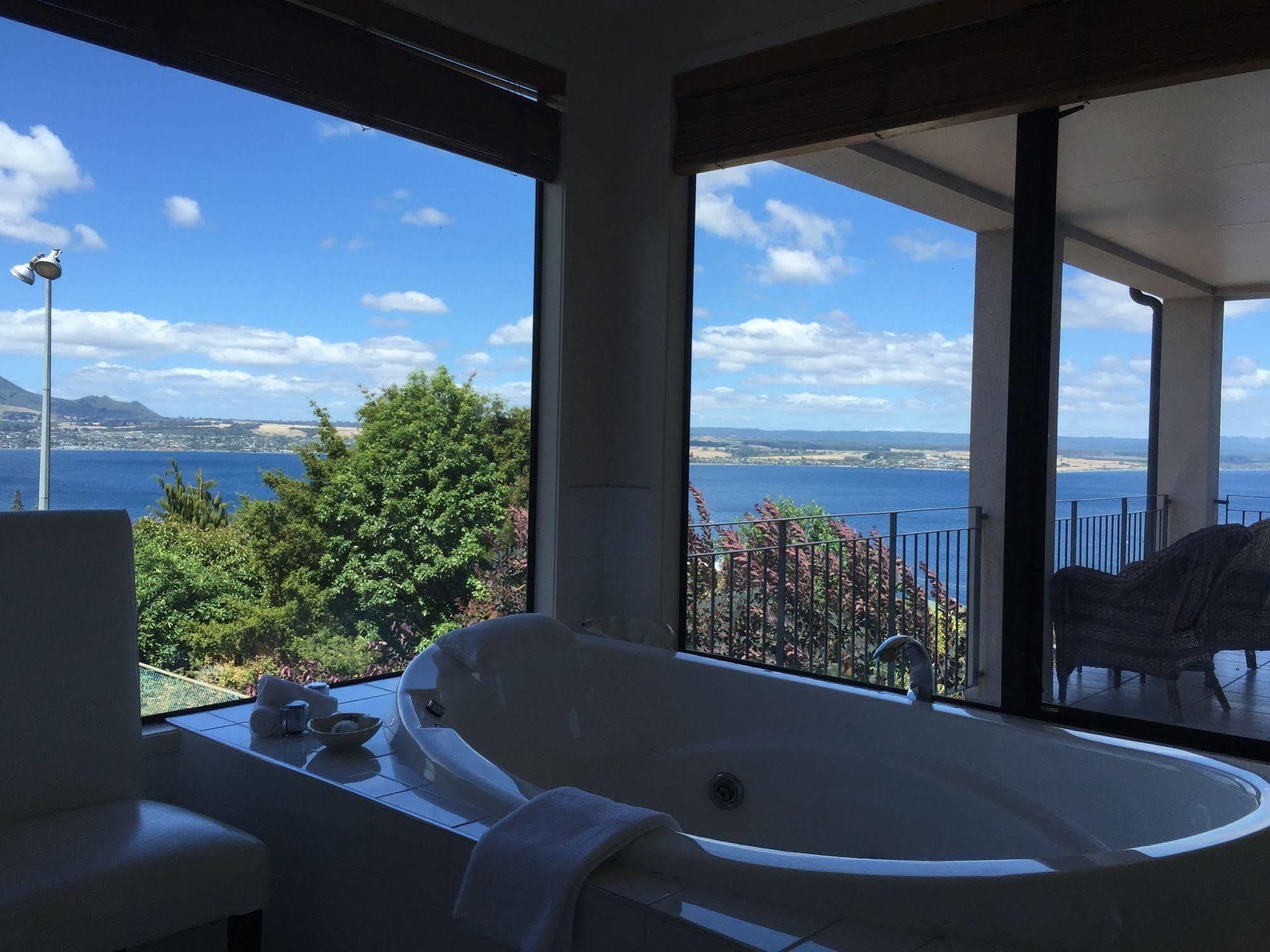 The Flying Trout Boutique Lodge Таупо Екстериор снимка