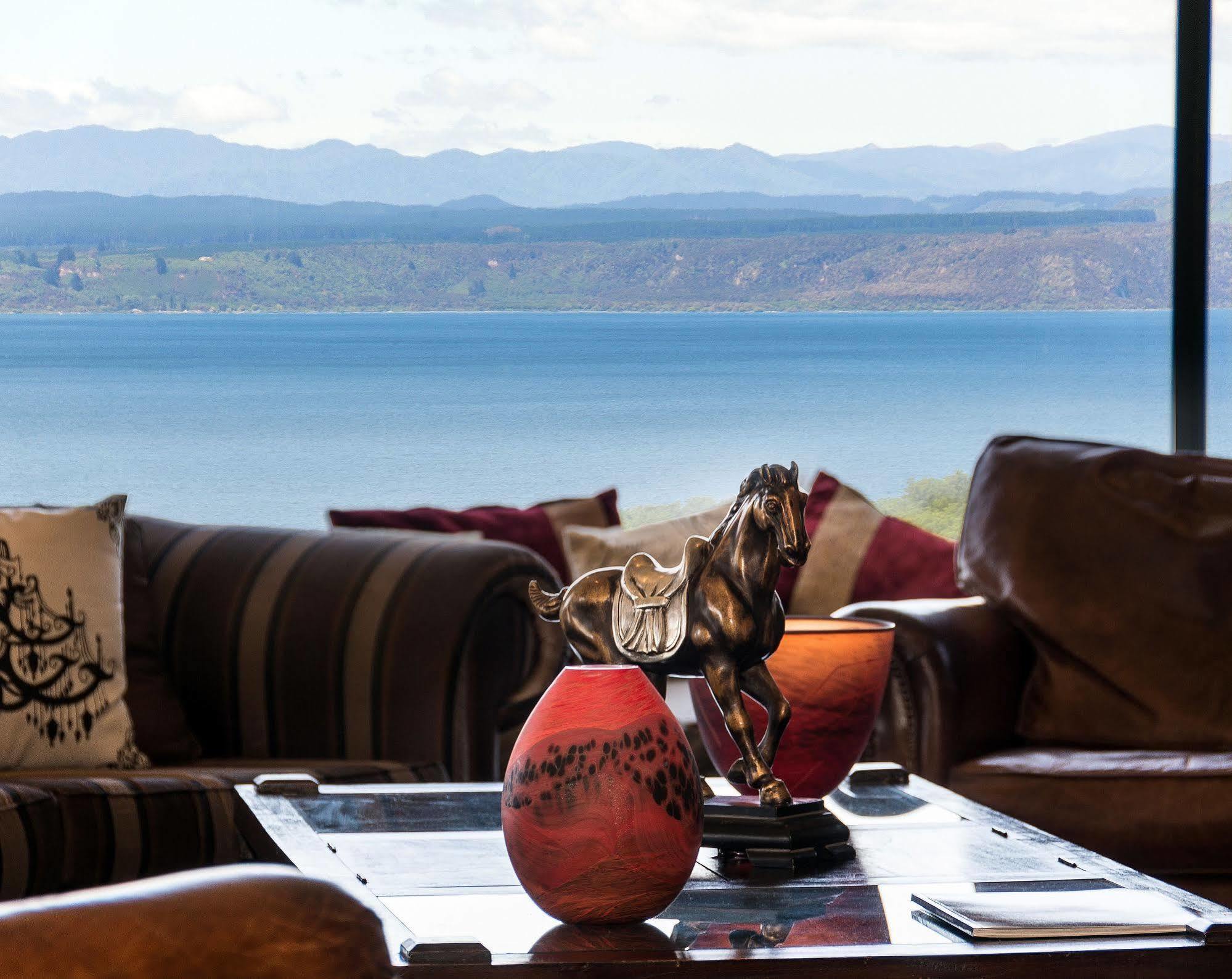 The Flying Trout Boutique Lodge Таупо Екстериор снимка